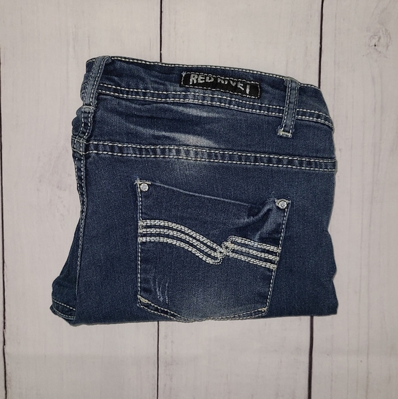 Red Rivet Jean Capri - Picture 9 of 11